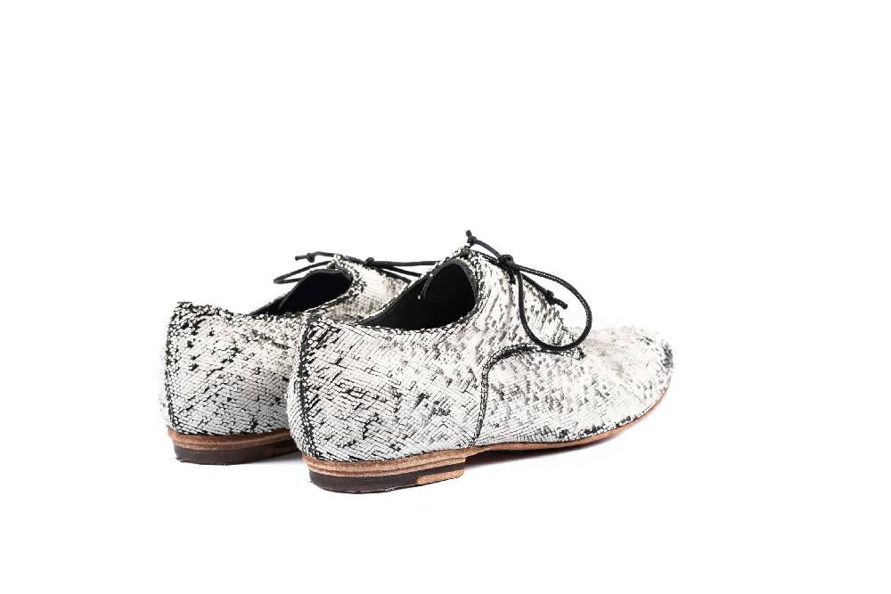 Openclosedshoes IRIS04 GIOVE NERO/BIANCO Acquista Ora