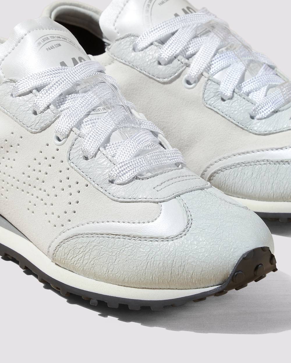 P448 Audry White Online
