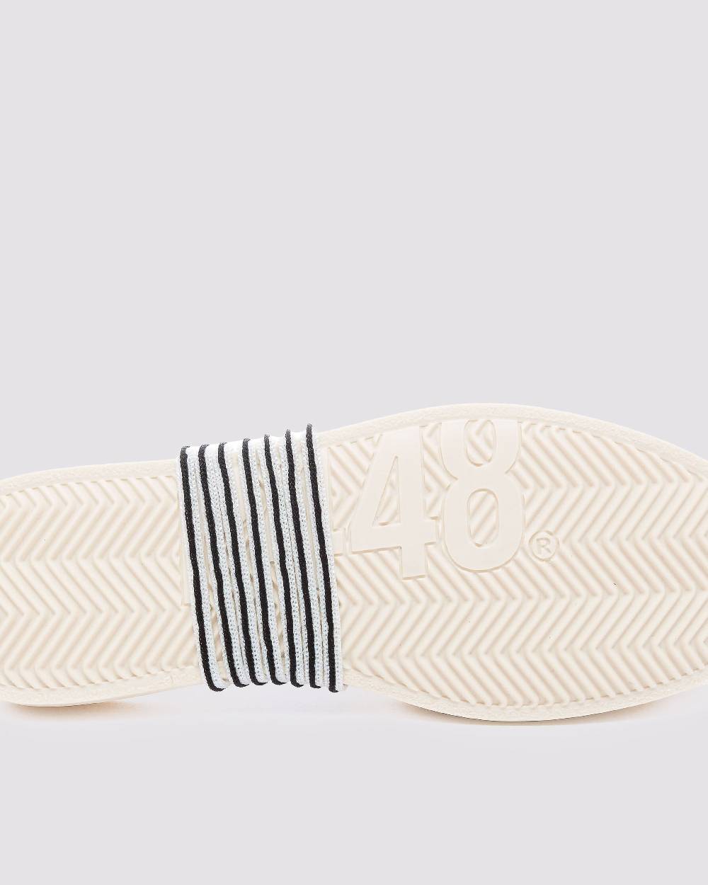 P448 Shoelaces Striped Nuova