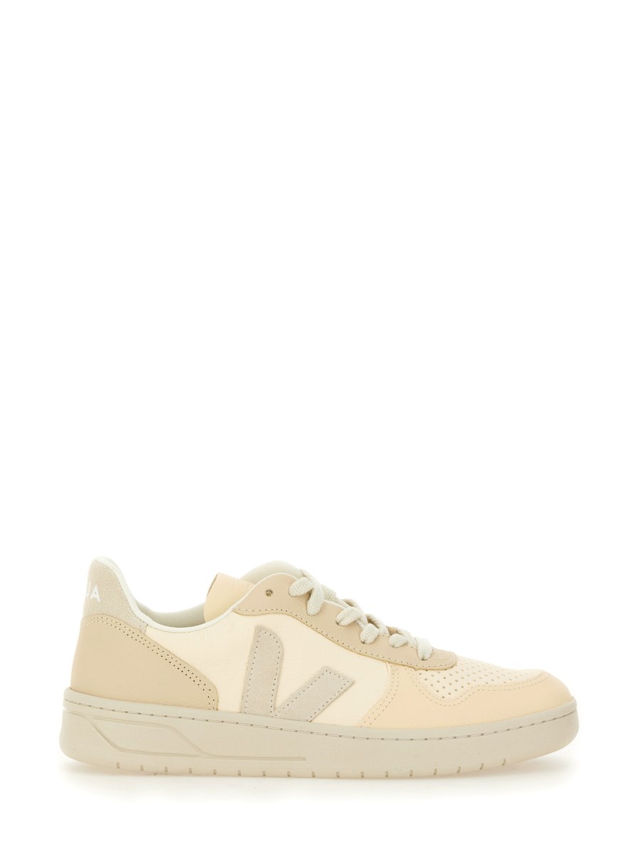 VEJA SNEAKER "V-10" IN PELLE Offerta