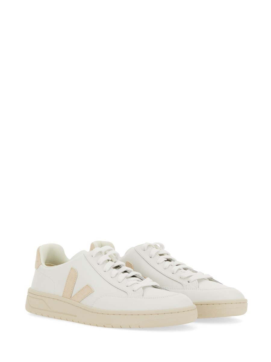 VEJA SNEAKER V-12 IN PELLE Italia