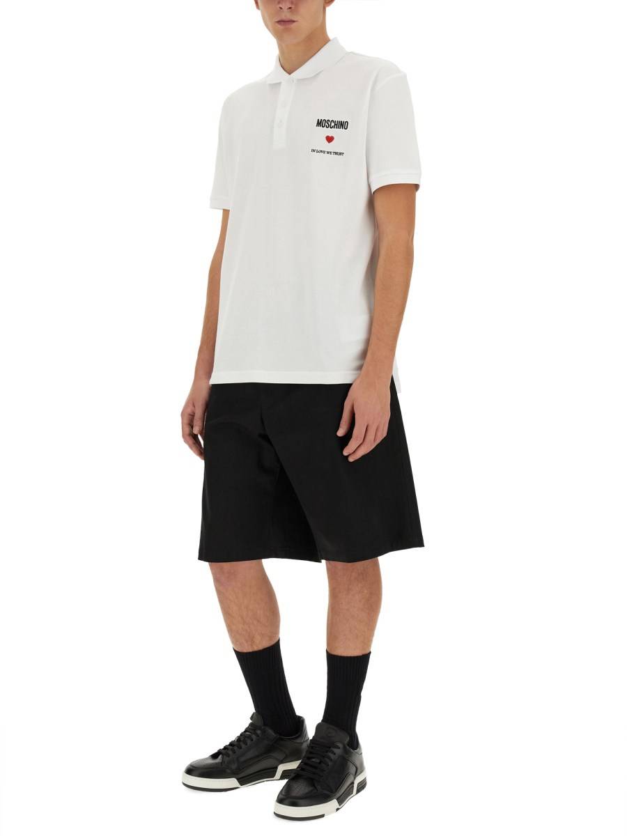 MOSCHINO POLO CON LOGO Lightning offer