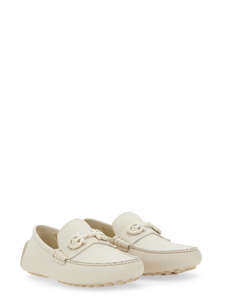 FERRAGAMO MOCASSINO CON ORNAMENTO GANCINI Liquidazione