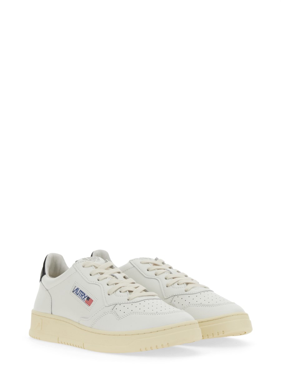 AUTRY SNEAKER MEDALIST LOW IN PELLE Sconti questo mese