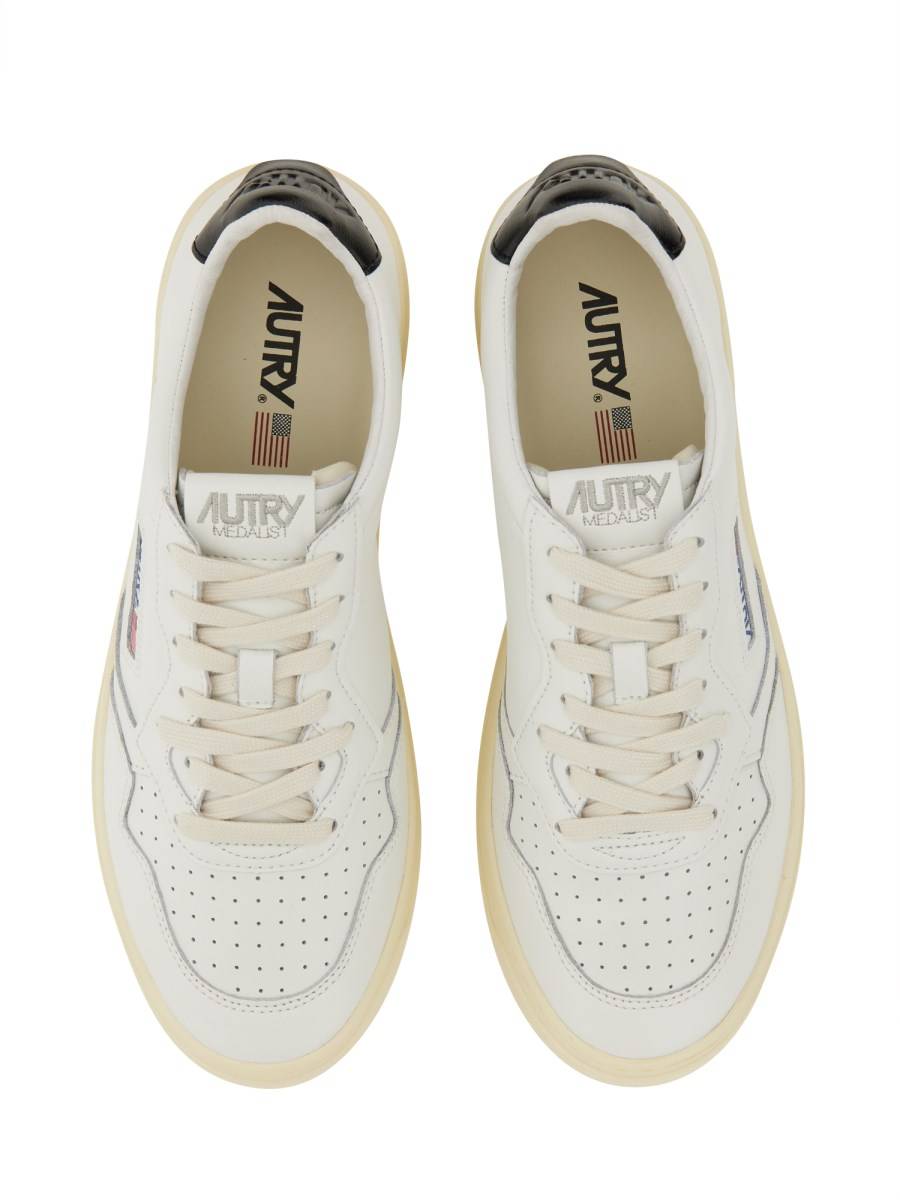 AUTRY SNEAKER MEDALIST LOW IN PELLE Sconti questo mese