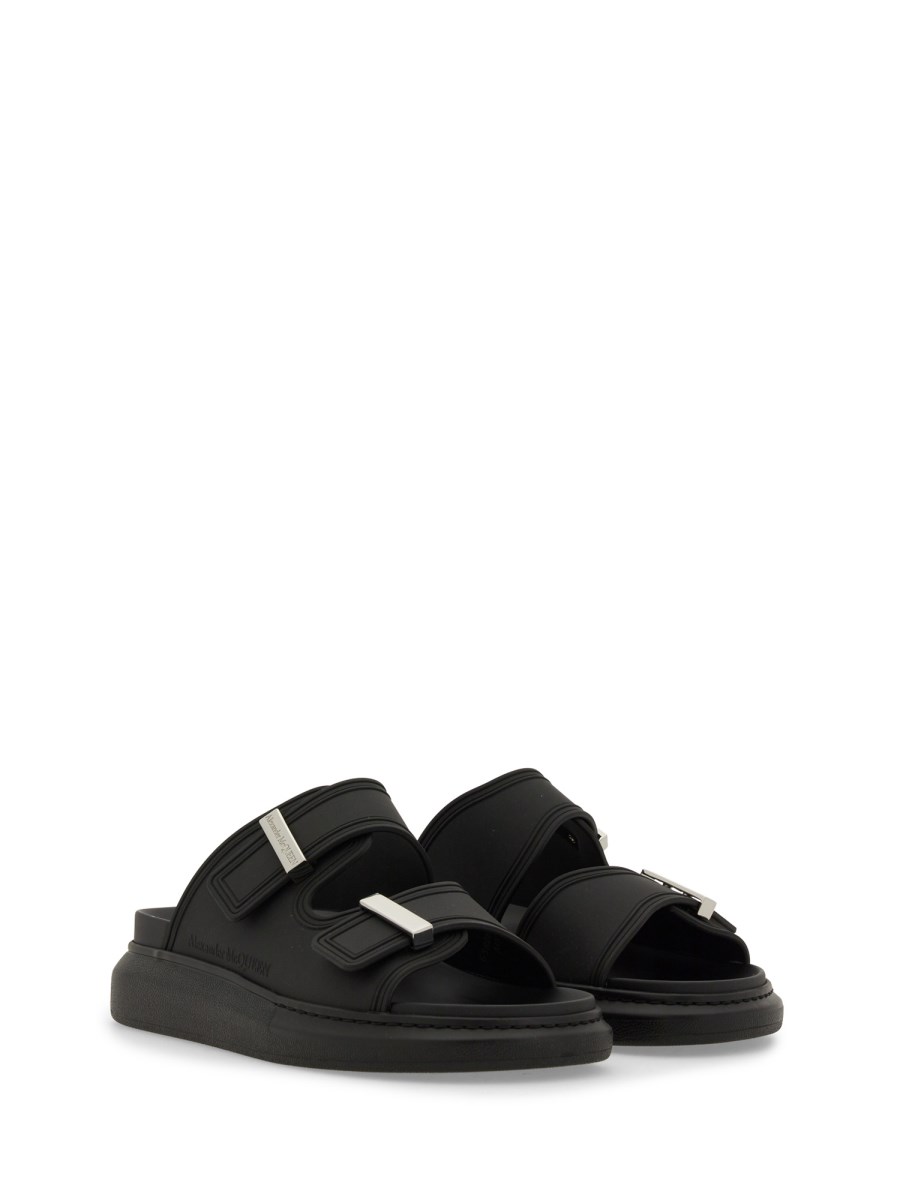 ALEXANDER McQUEEN SANDALO HYBRID OVERSIZE IN GOMMA CON LOGO Offerte stagionali