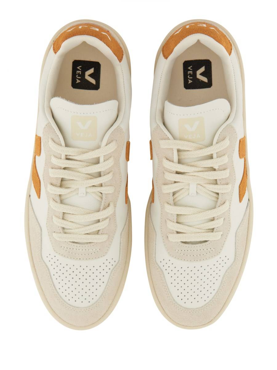 VEJA SNEAKER V-90 IN PELLE Rilascio limitato