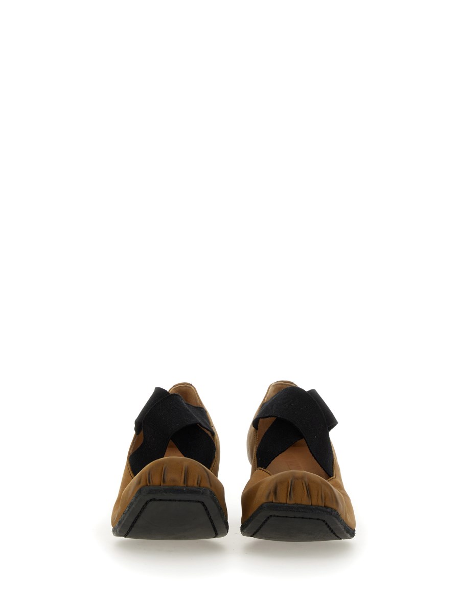 UMA WANG BALLERINA IN PELLE CON FASCIA ELASTICA E PUNTA IN GOMMA Officina