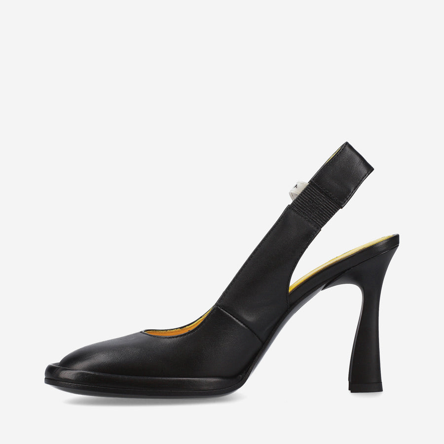 Premiata Chanel M6767A in pelle In Vendita