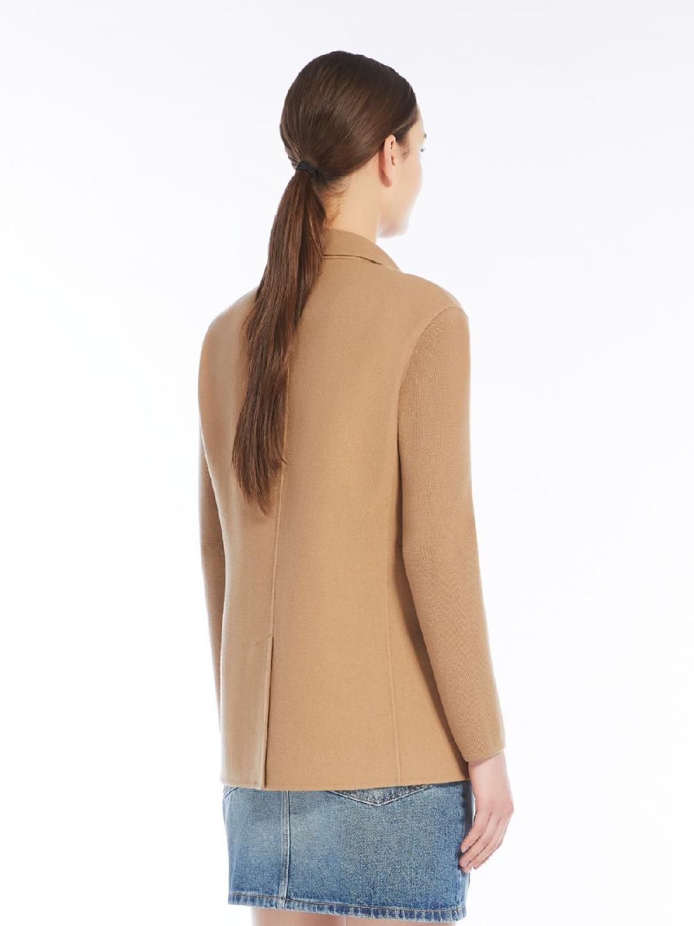 Weekend Giacca in saglia e maglia di lana Vendita Calda