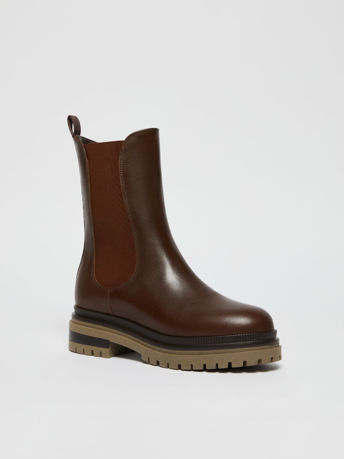Weekend Ankle boot in pelle semilucida Duty-free