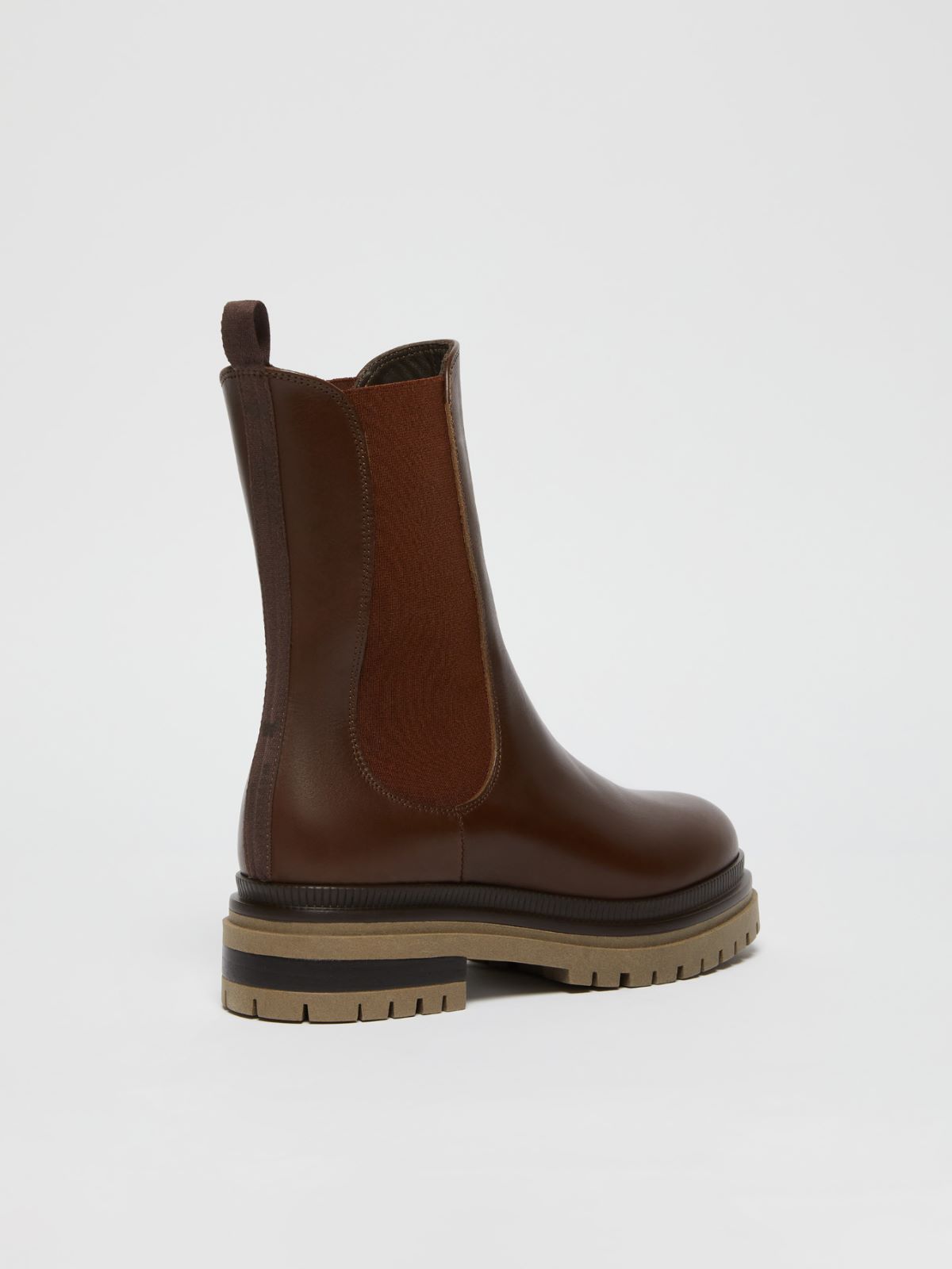 Weekend Ankle boot in pelle semilucida Duty-free