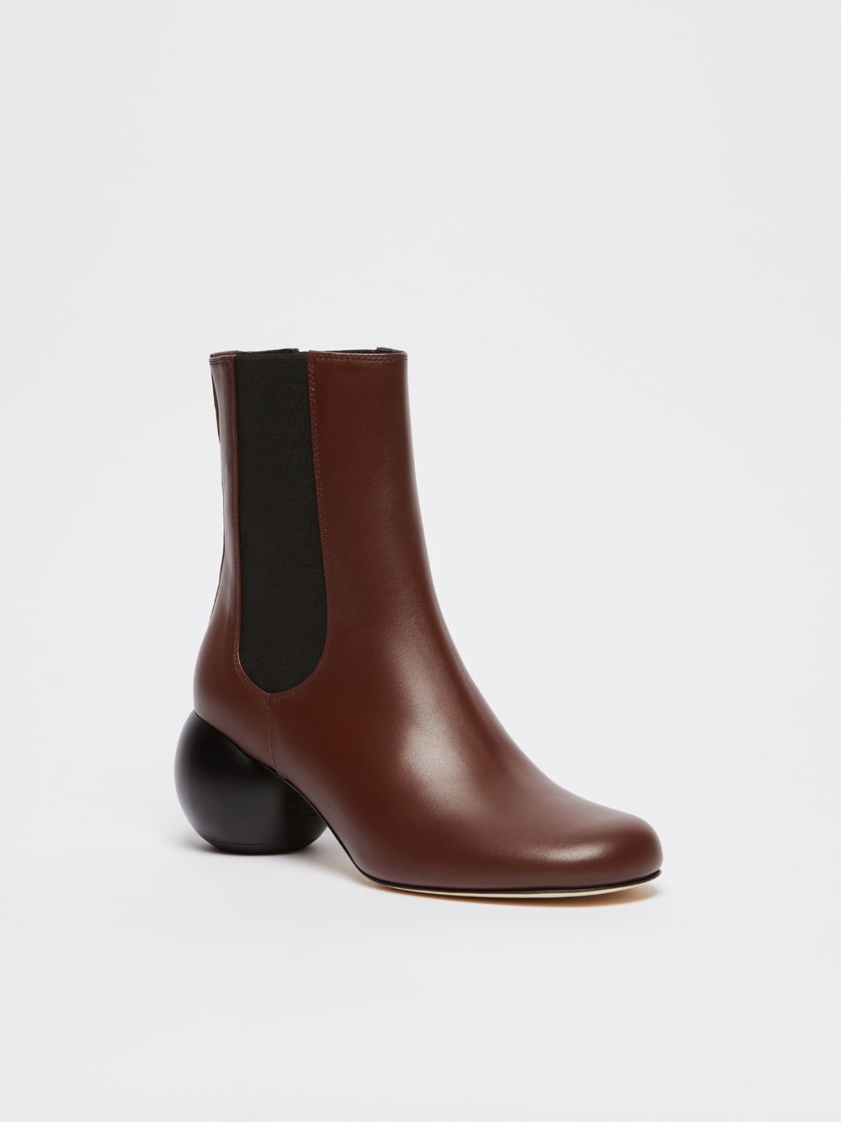 Weekend Chelsea boot con maxi boule Vendita