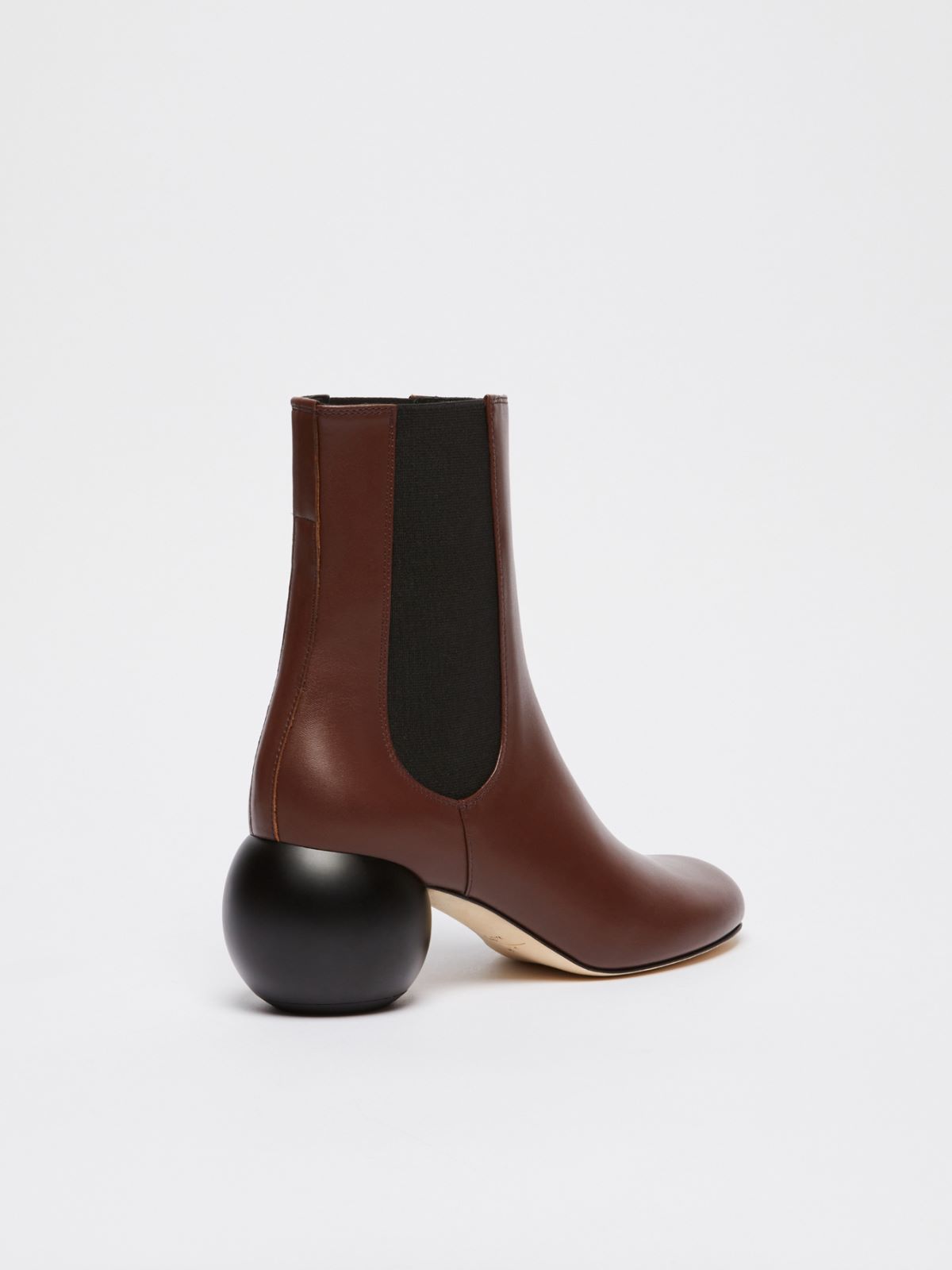 Weekend Chelsea boot con maxi boule Vendita