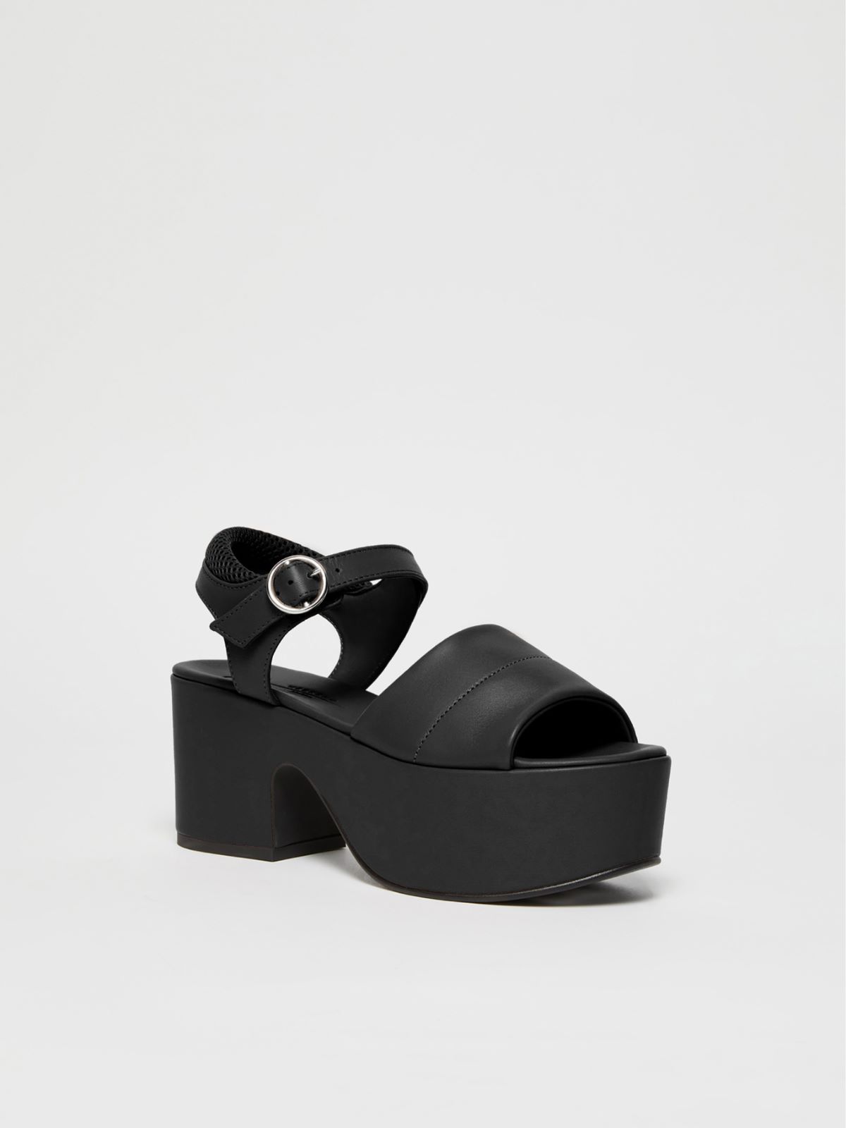 Weekend Sandalo in pelle lucida Fino Al -60%