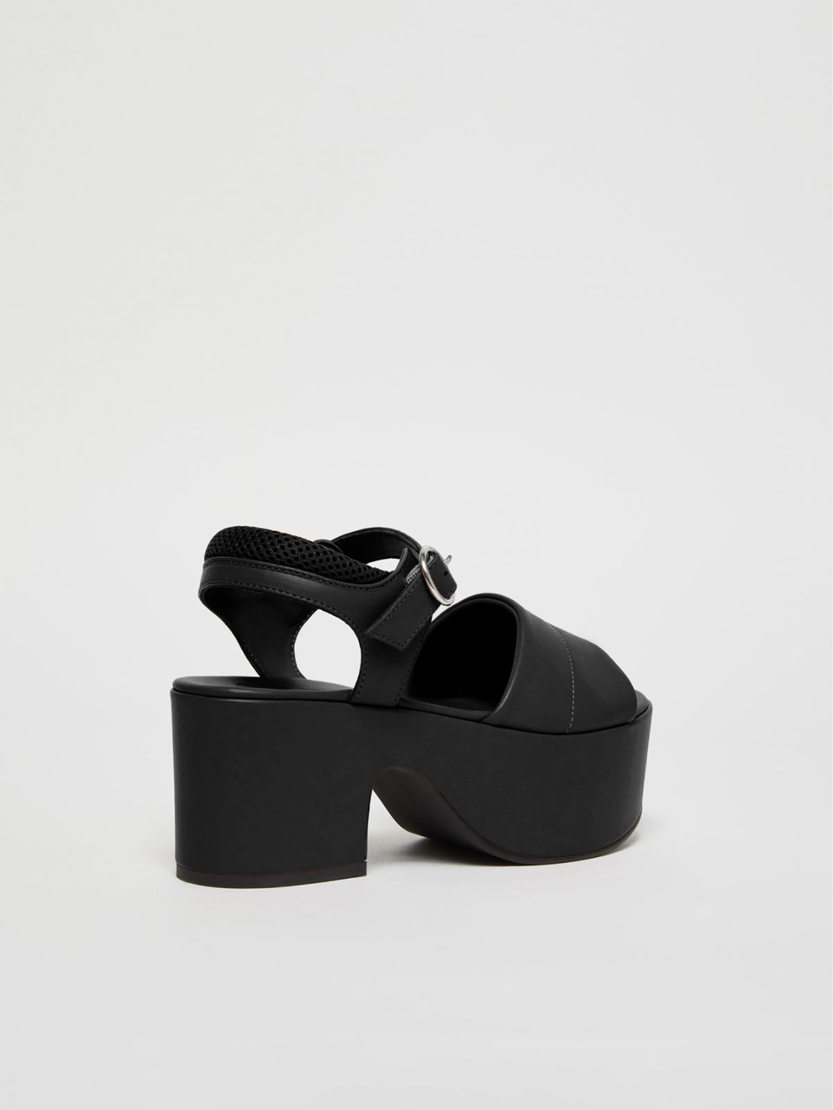 Weekend Sandalo in pelle lucida Fino Al -60%