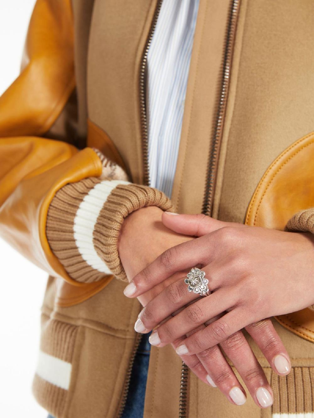 Weekend Anello a fiore Offerta esclusiva